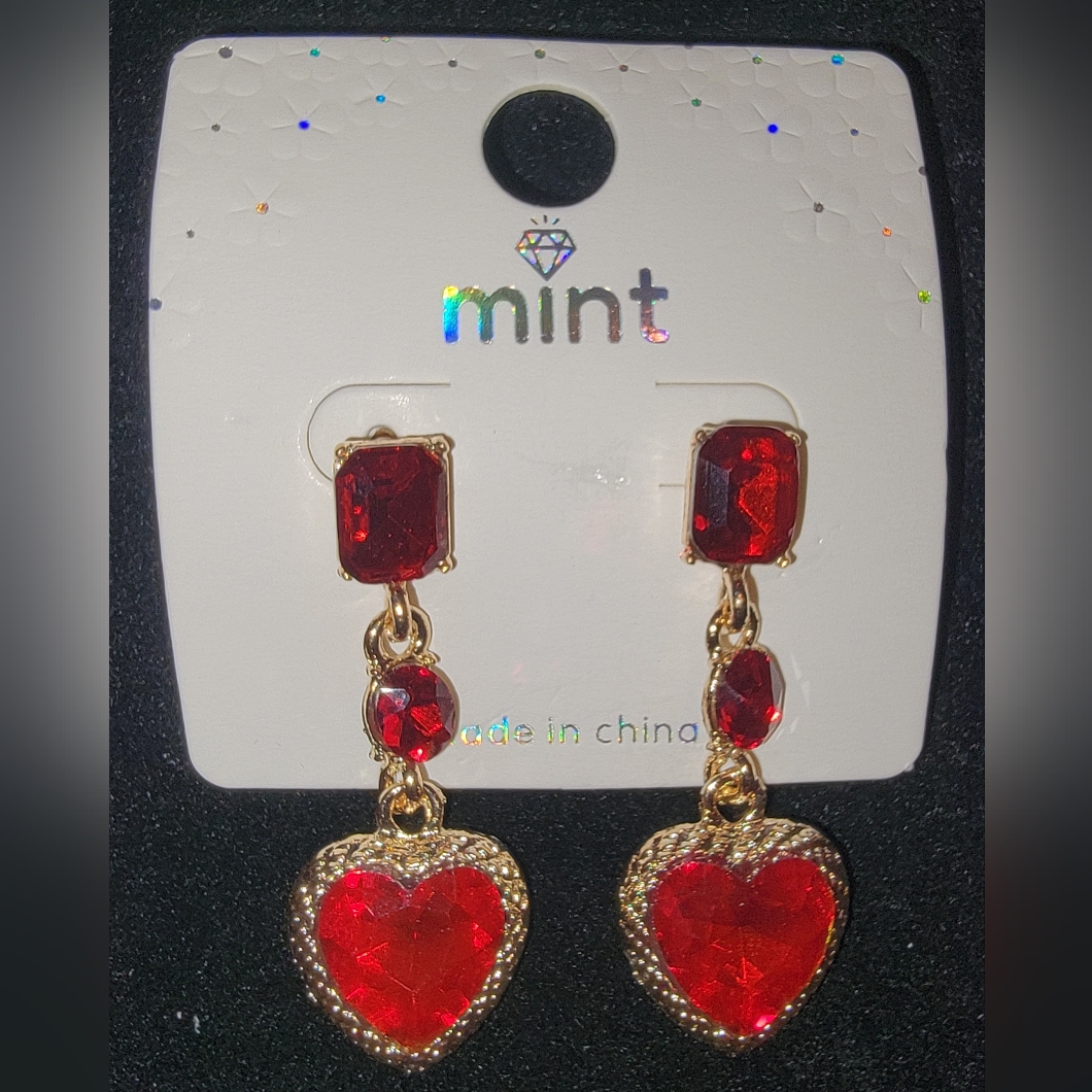 Red Dangle Earrings 6$